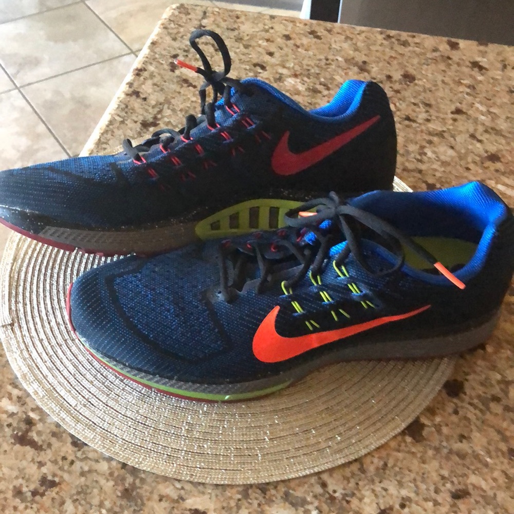 SOLD! Men’s Nike like new Zoom running shoes,